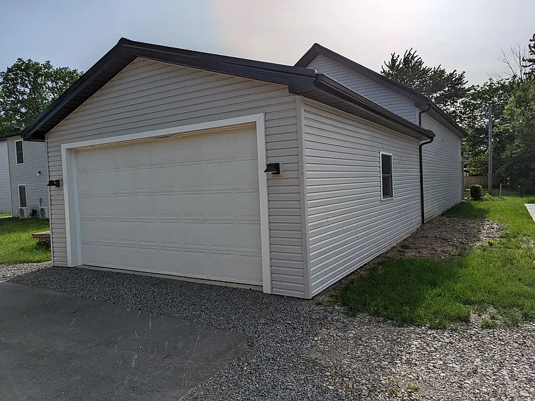 8910 Franklin Ave — Photo 2