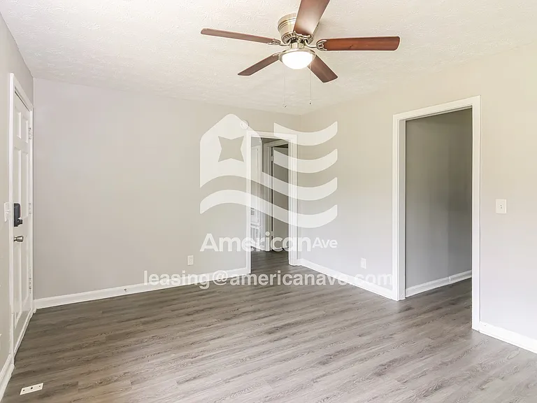 1072886_005_living_room_5.jpg