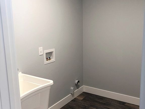 3rd image of 101 Valley Ct