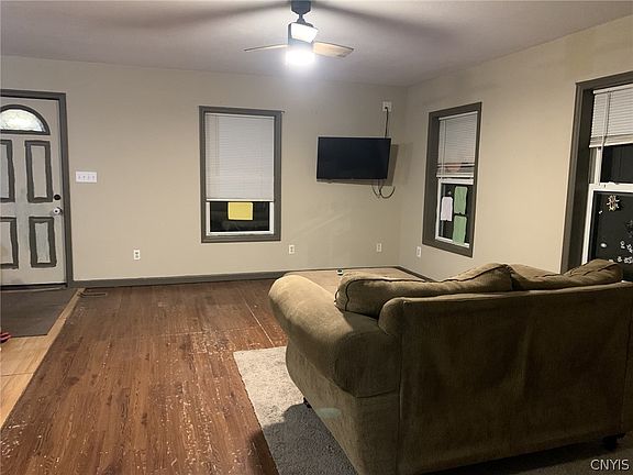2nd image of 36 Fox Hollow Rd