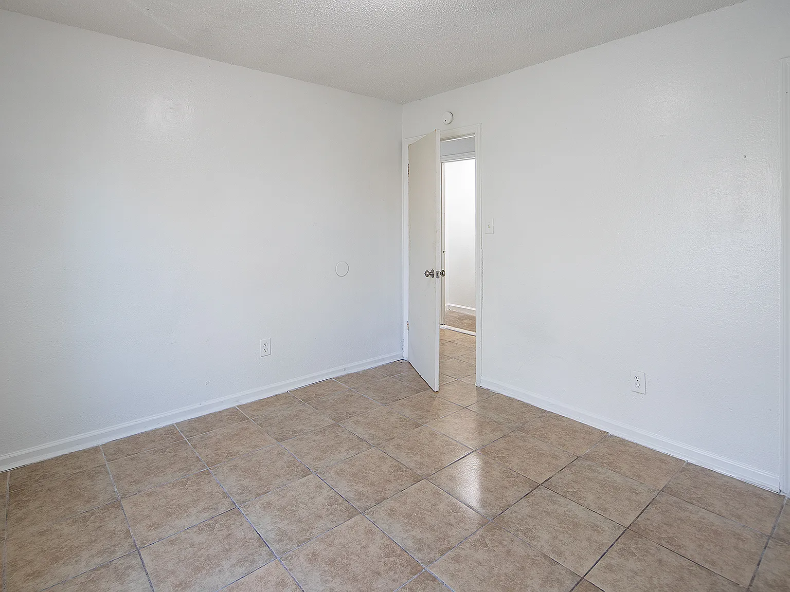 2 bed, 700 sqft, $1,060 — Photo 4