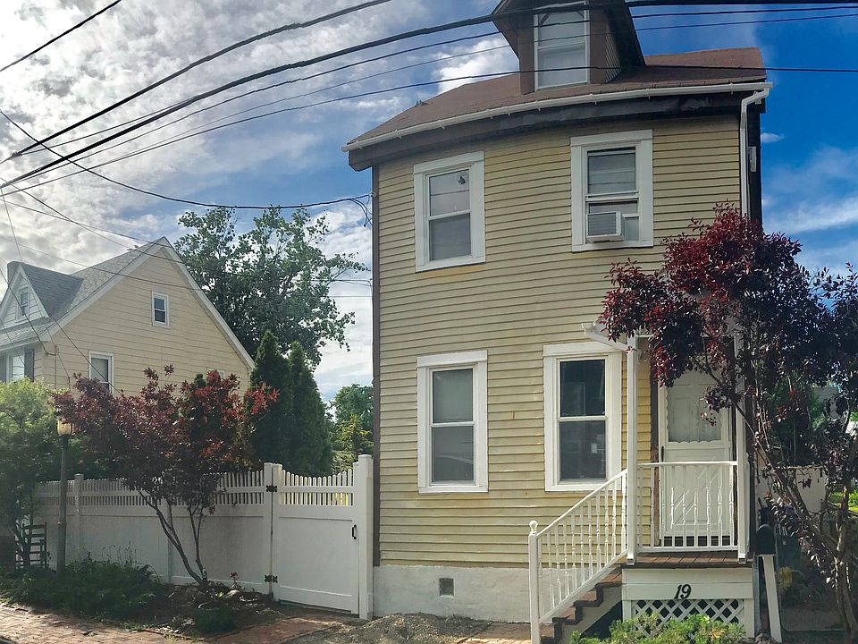 1st image of 19 W Monroe St
