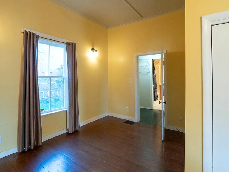 8654 SW 9th Ave — Photo 4