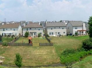 909 Lauderdale Dr, Lexington, KY 40515