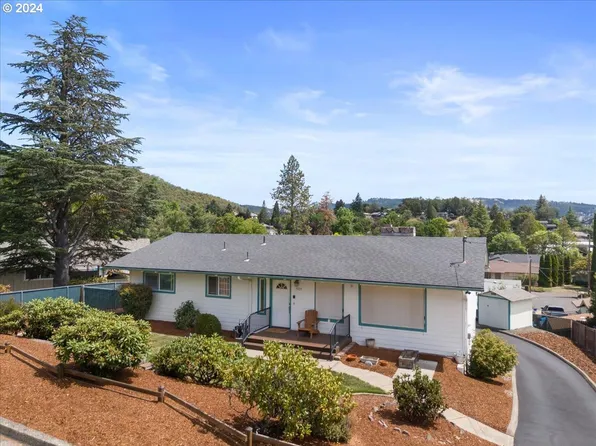 1929 NW Lynwood St, Roseburg, OR 97471