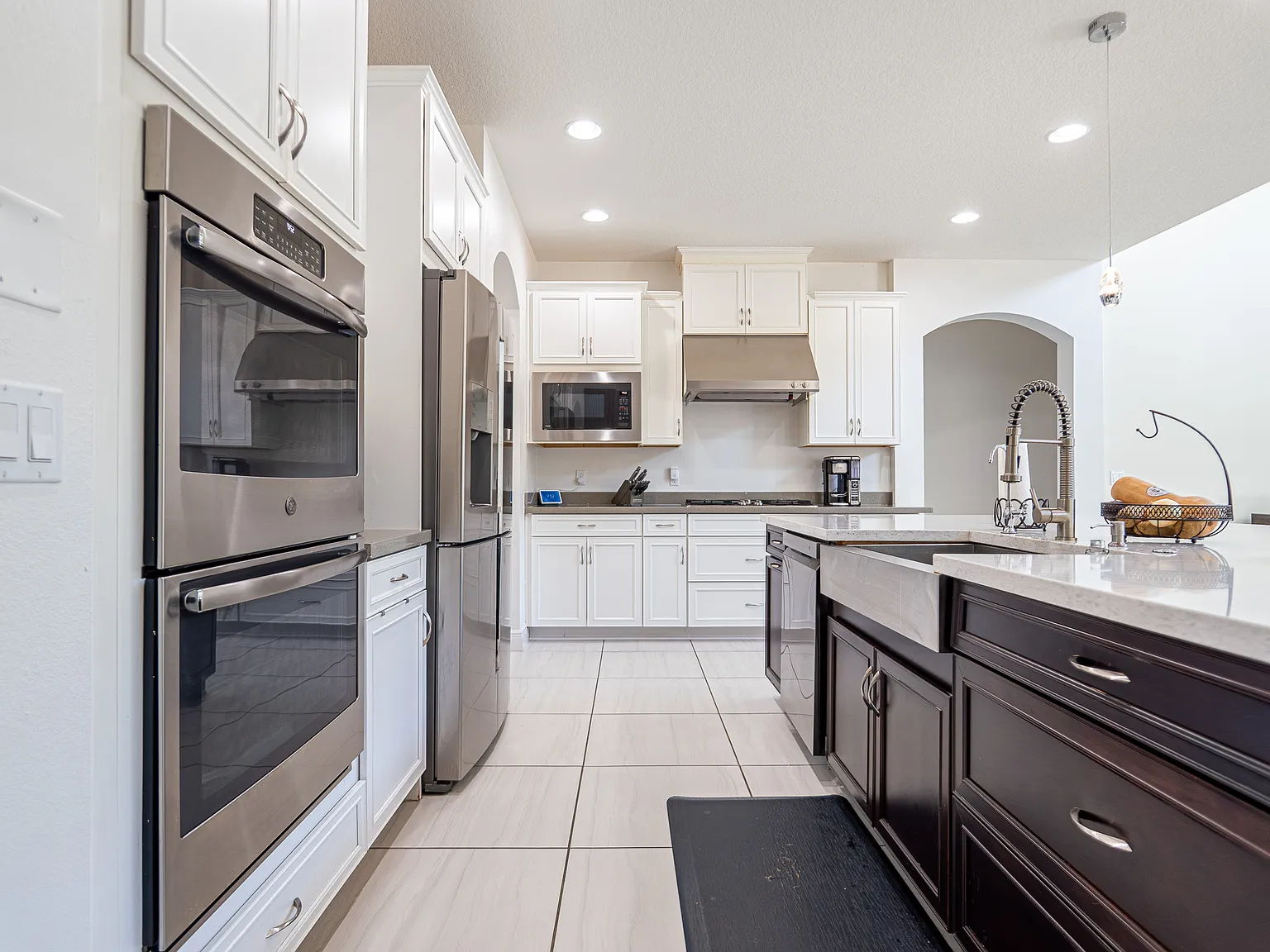 6 bed, 4809 sqft, $6,750 — Photo 3