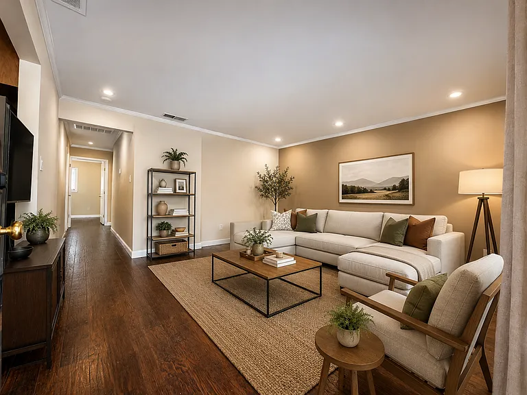 1079 Bradford Dr — Photo 1