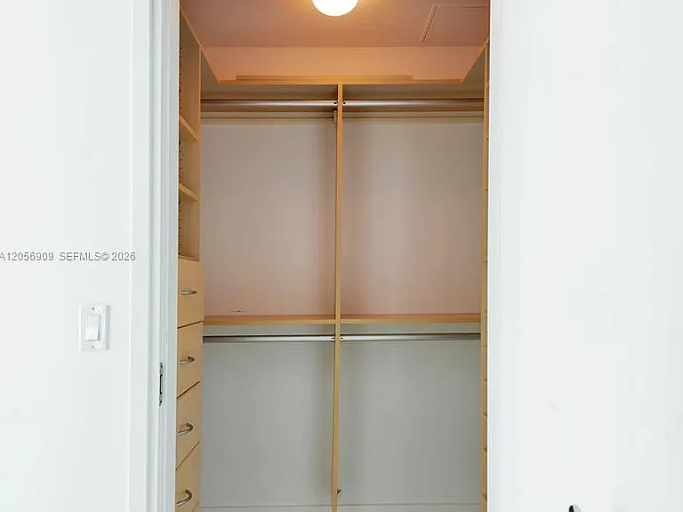 50 S Pointe Dr #2007 — Photo 35