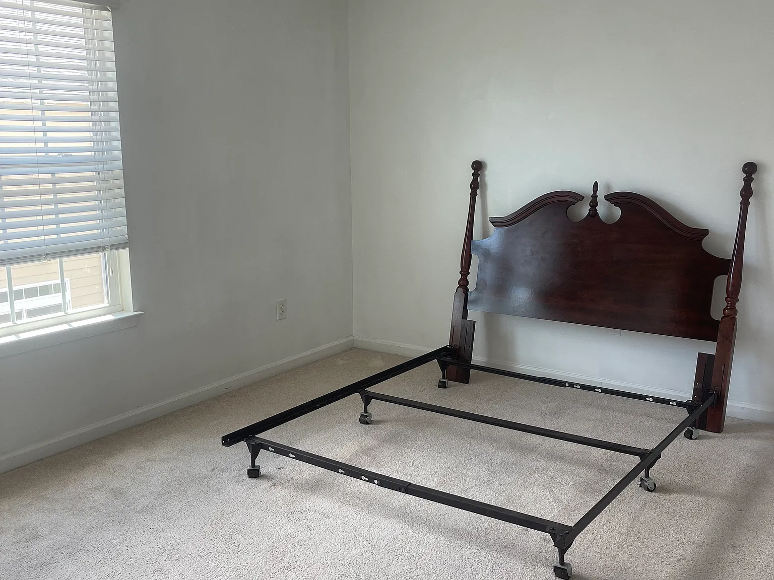 1 bed, 2200 sqft, $1,400 — Photo 2