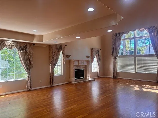 6 bed, 4.5 bath, 4516 sqft, $8,500 — Photo 3