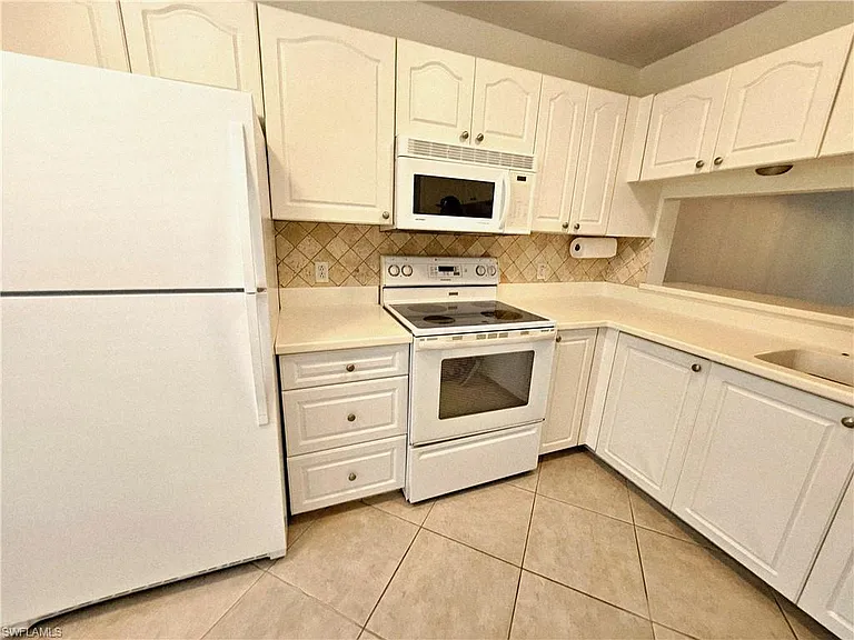 3001 Sandpiper Bay Cir #B202 — Photo 7