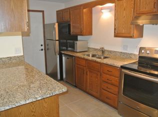 949 Pondview Ct, Vadnais Heights, MN 55127