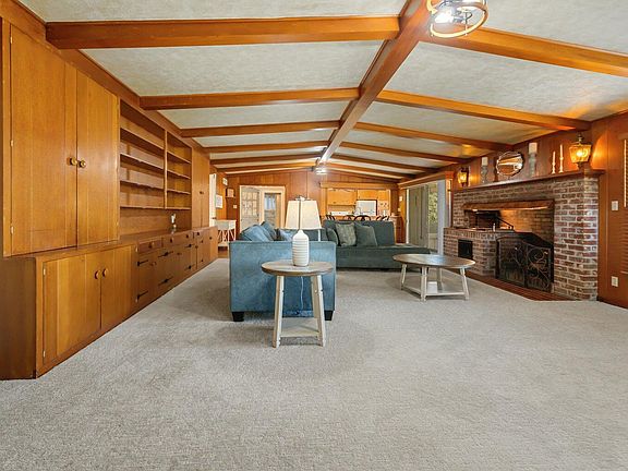 2nd image of 531 E Walnut Street