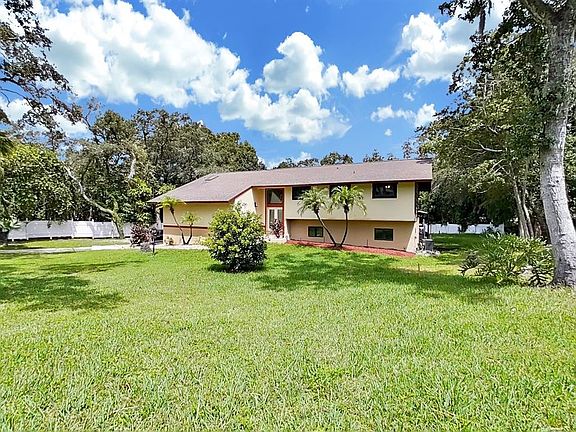 3rd image of 2154 Woods Ct