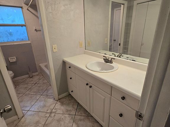 4th image of 3413 Sherwood Dr APT B