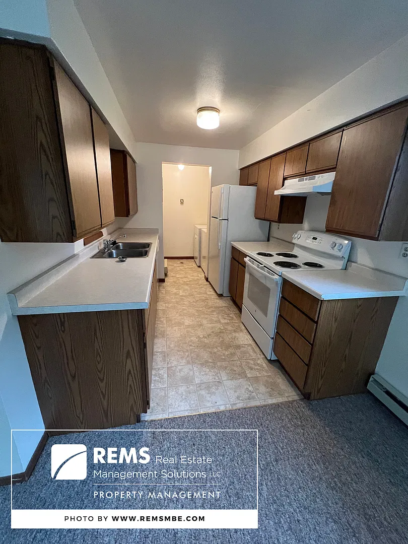 210 West John St. — Photo 2