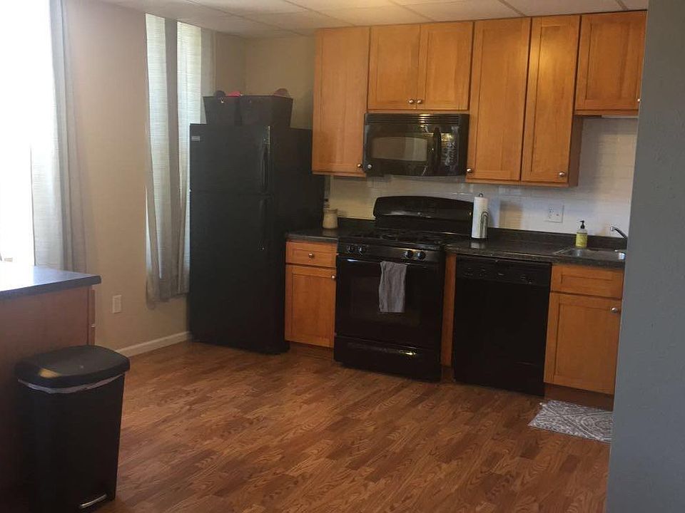1st image of 115 1/2 W 11th St #304