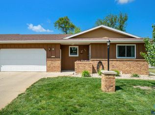 314 NW 5th St, Madison, SD 57042