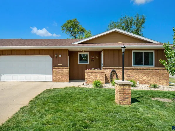 314 NW 5th St, Madison, SD 57042