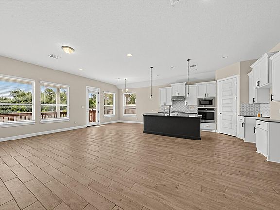 4th image of 734 Treadwell Ln