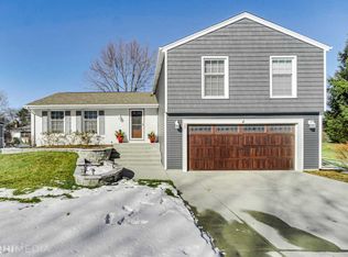 22 Warrington Rd, Vernon Hills, IL 60061