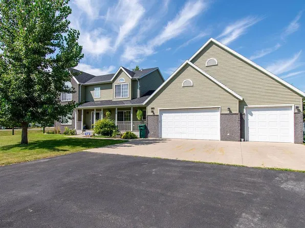 6202 15th St N, Fargo, ND 58102