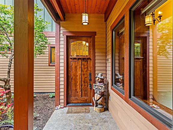 4th image of 602 6th St W APT 304