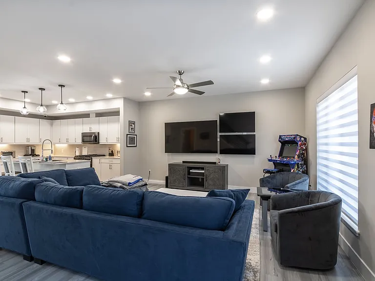 3349 SW 50th Dr — Photo 6