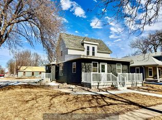 312 W 12th St, Wood River, NE 68883