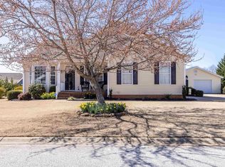 9 Rustcraft Dr, Greer, SC 29651