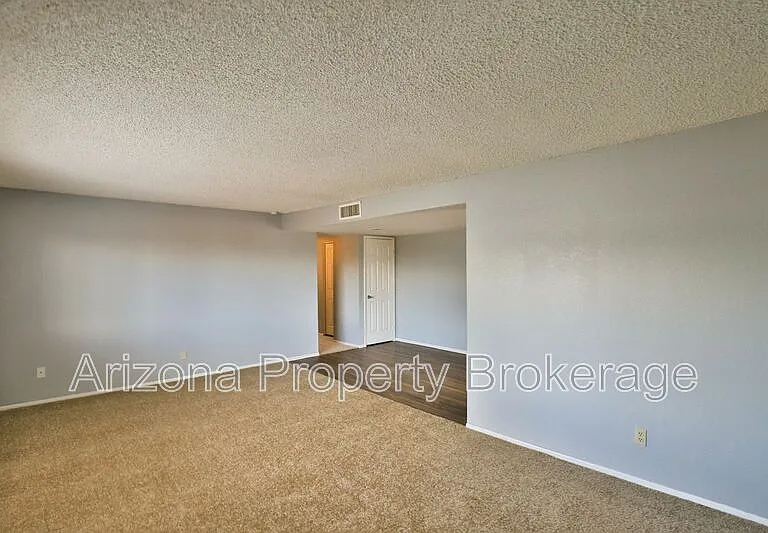 6653 N 27th Ave — Photo 1