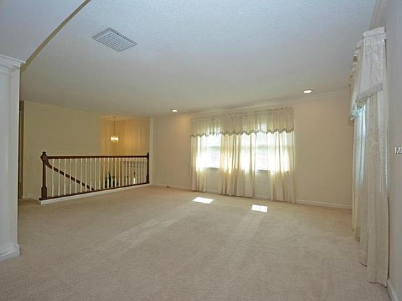 3rd image of 517 Parkwood Ct