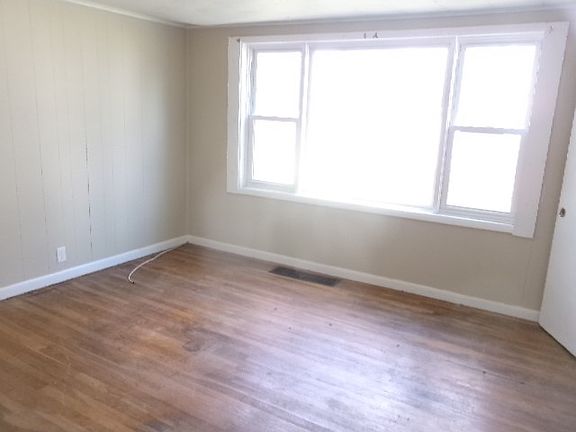 3rd image of 105 Mill St