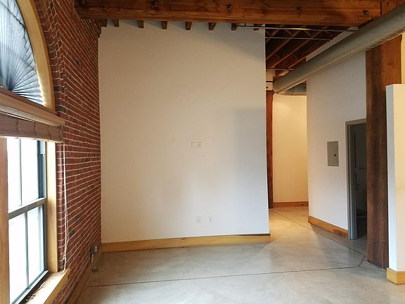 4th image of 1002 Spruce St #417