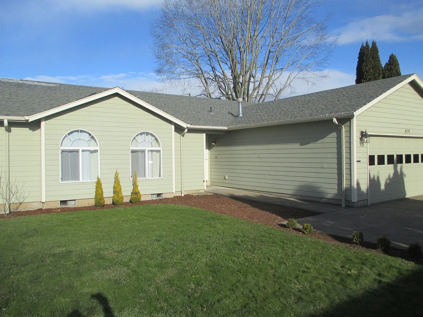 Nice 3 bedroom w/ Huge Yard — Photo 2