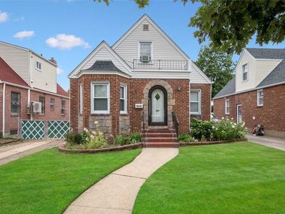 5842 192nd St, Flushing, NY, 11365