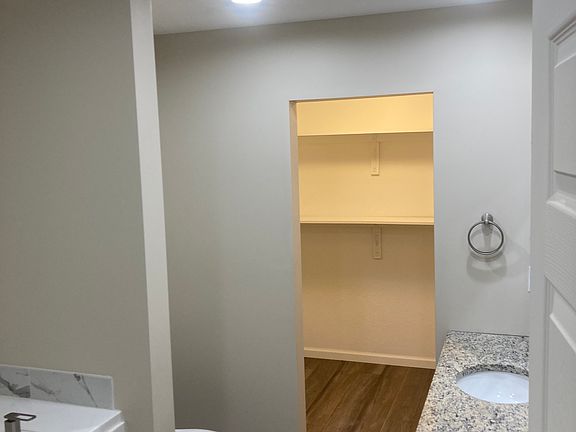 5th image of 922 N 11th St #922
