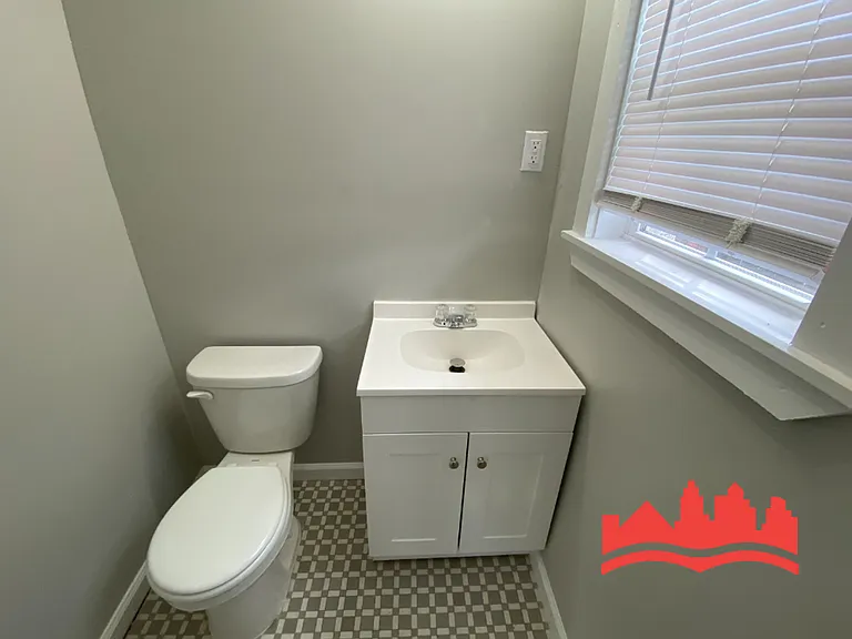 3139 Edgeware Rd S — Photo 8