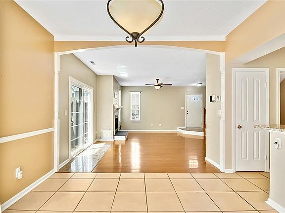 3rd image of 4824 Haymarket Dr