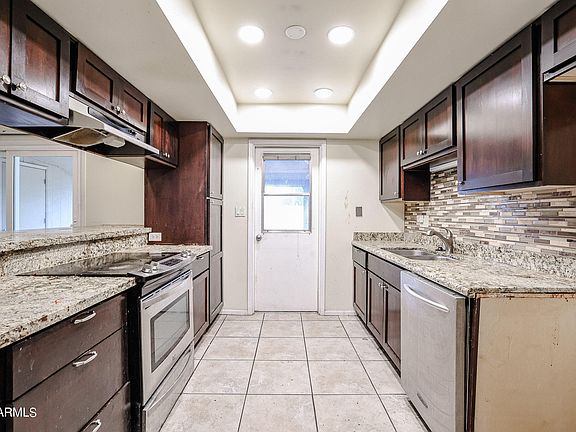 5th image of 909 E CAMPUS Drive