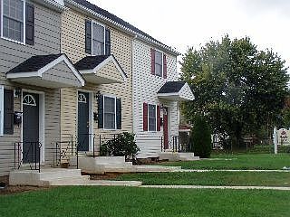2nd image of 833 Judd St
