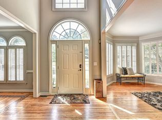 915 Hunts Pointe Cv, Johns Creek, GA 30022