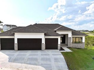 10110 Laramie St, Papillion, NE 68046