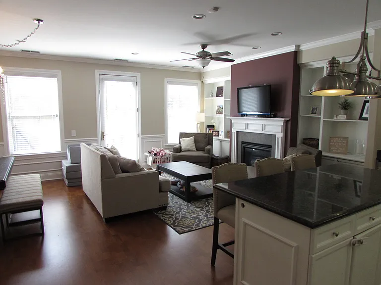 1355 N Mohawk St #1N — Photo 4
