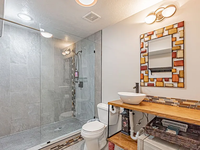 3915 Woodhaven Ln — Photo 42