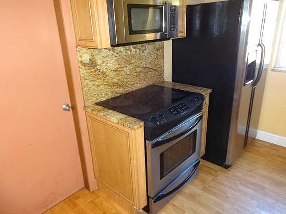 5th image of 14715 NE 11th Ct