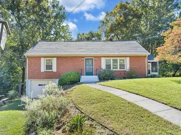 1482 Wolf Creek Dr, Vinton, VA 24179