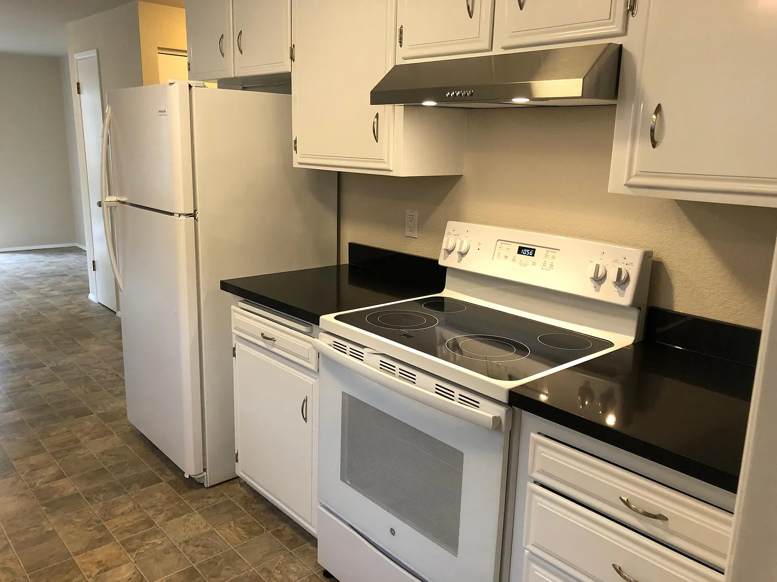 2 bed, 1.5 bath, 1301 sqft, $2,625 — Photo 2