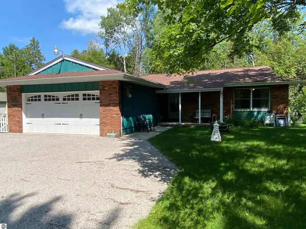 8885 Reiss Dr, Farwell, MI 48622