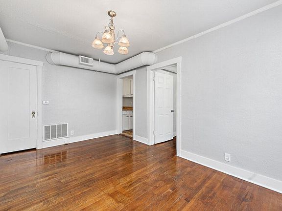 4th image of 4203 Kenwood Ave APT 2S